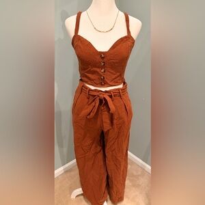 Cute set! Cropped top w/ Wide Leg Paperbag Waist Pants in